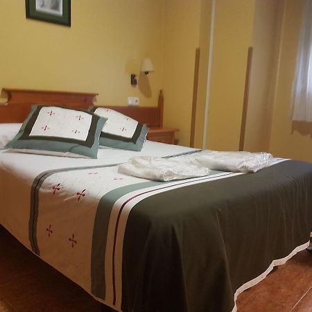 Hostal Los Nogales Cangas De Narcea Exterior photo