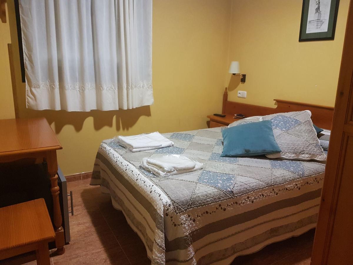 Hostal Los Nogales Cangas De Narcea Exterior photo