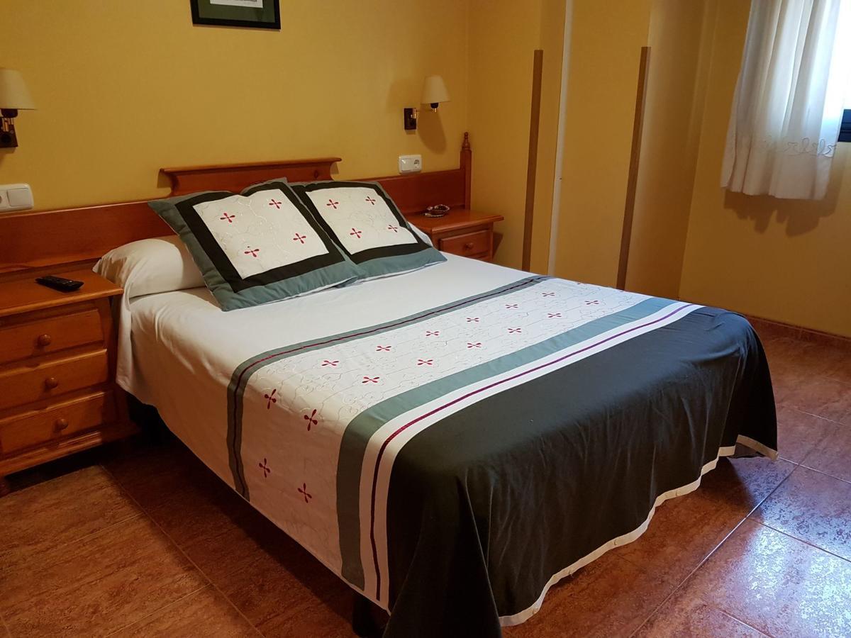 Hostal Los Nogales Cangas De Narcea Exterior photo