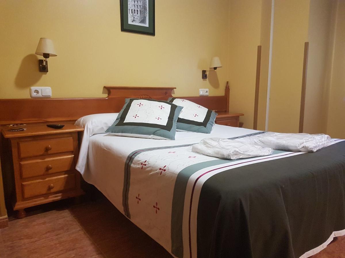 Hostal Los Nogales Cangas De Narcea Exterior photo
