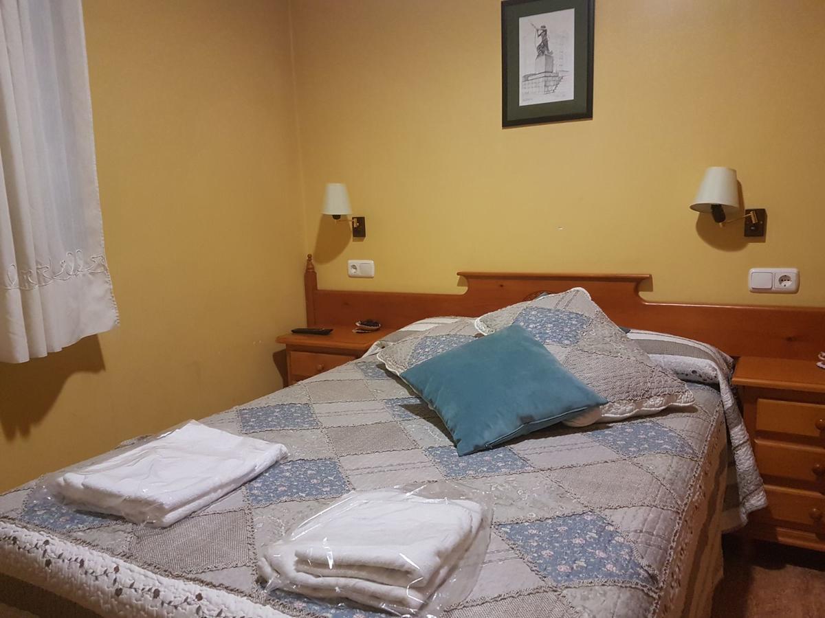 Hostal Los Nogales Cangas De Narcea Exterior photo