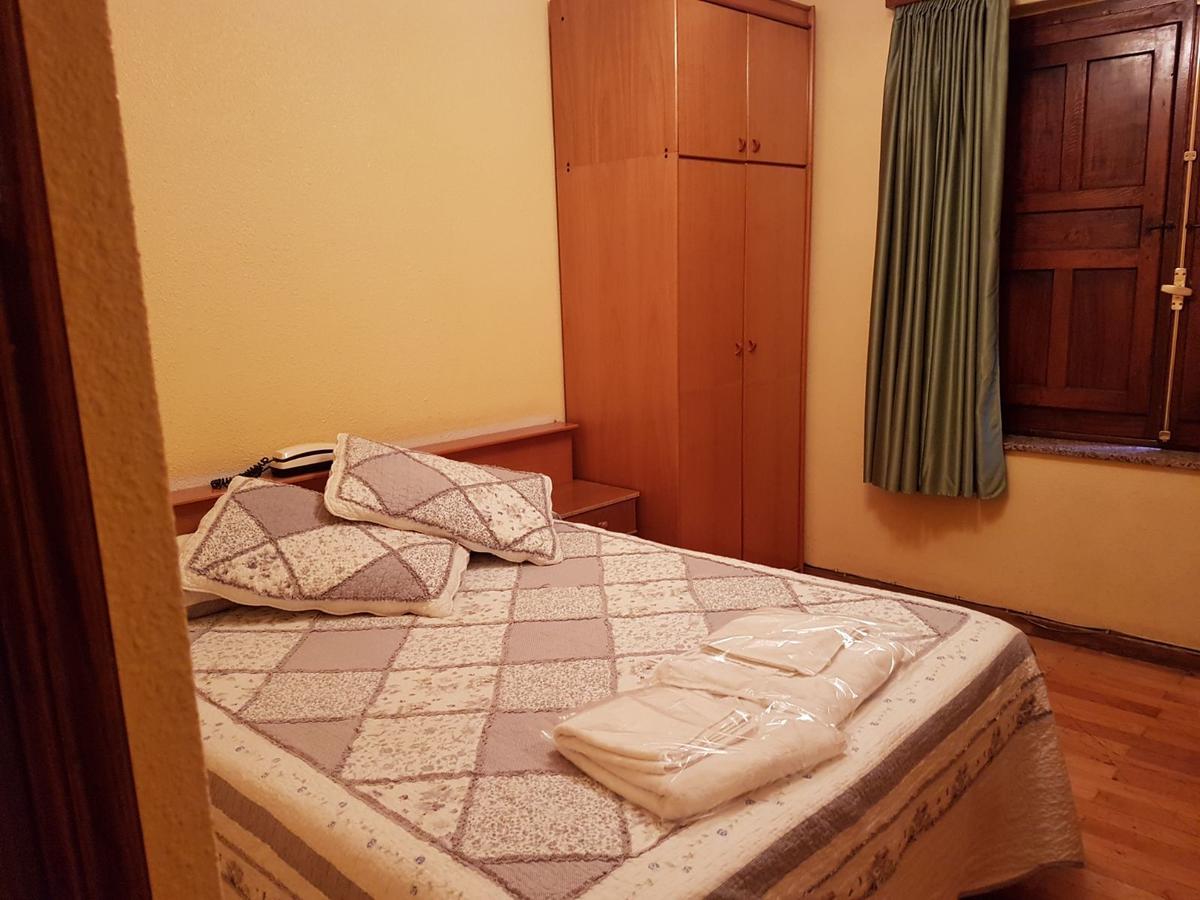 Hostal Los Nogales Cangas De Narcea Exterior photo