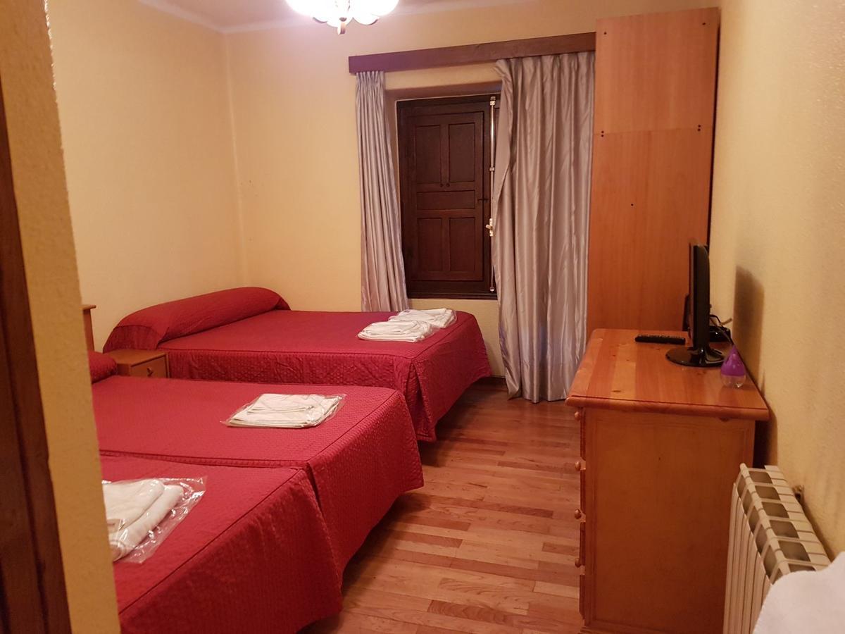 Hostal Los Nogales Cangas De Narcea Exterior photo