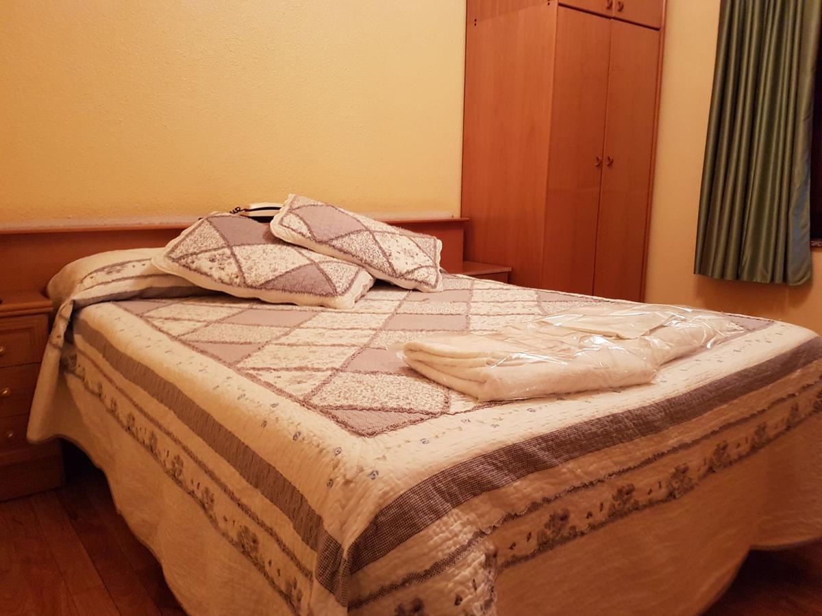 Hostal Los Nogales Cangas De Narcea Exterior photo