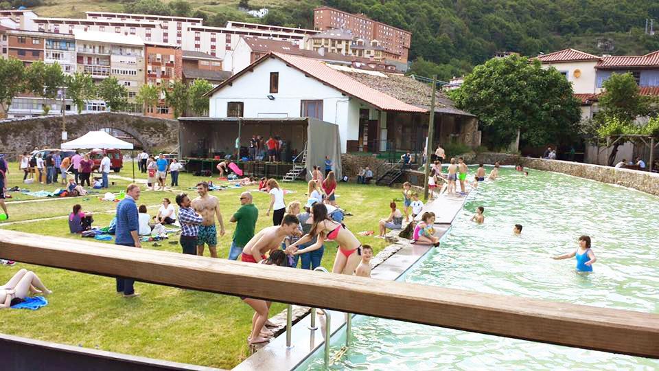 Hostal Los Nogales Cangas De Narcea Exterior photo